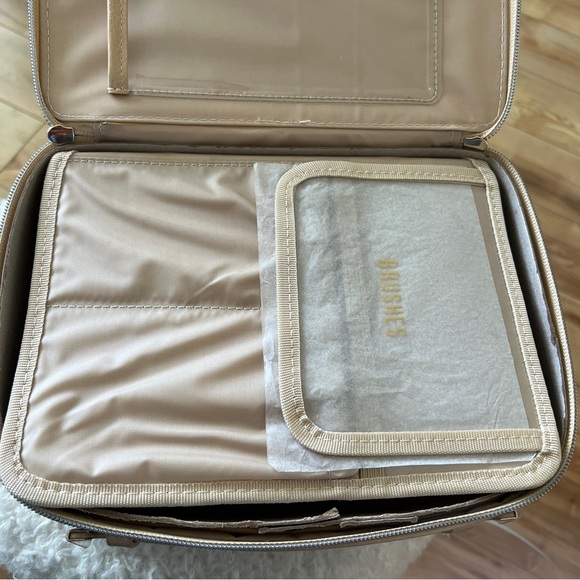 BEIS MAKEUP CASE BARELY USED - Picture 8 of 10